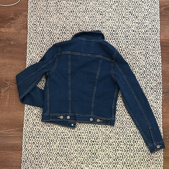 NWT Levi’s crop denim jacket - Picture 3 of 3